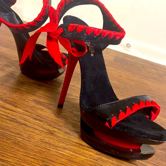 Red and black heel - Picture 2 of 4